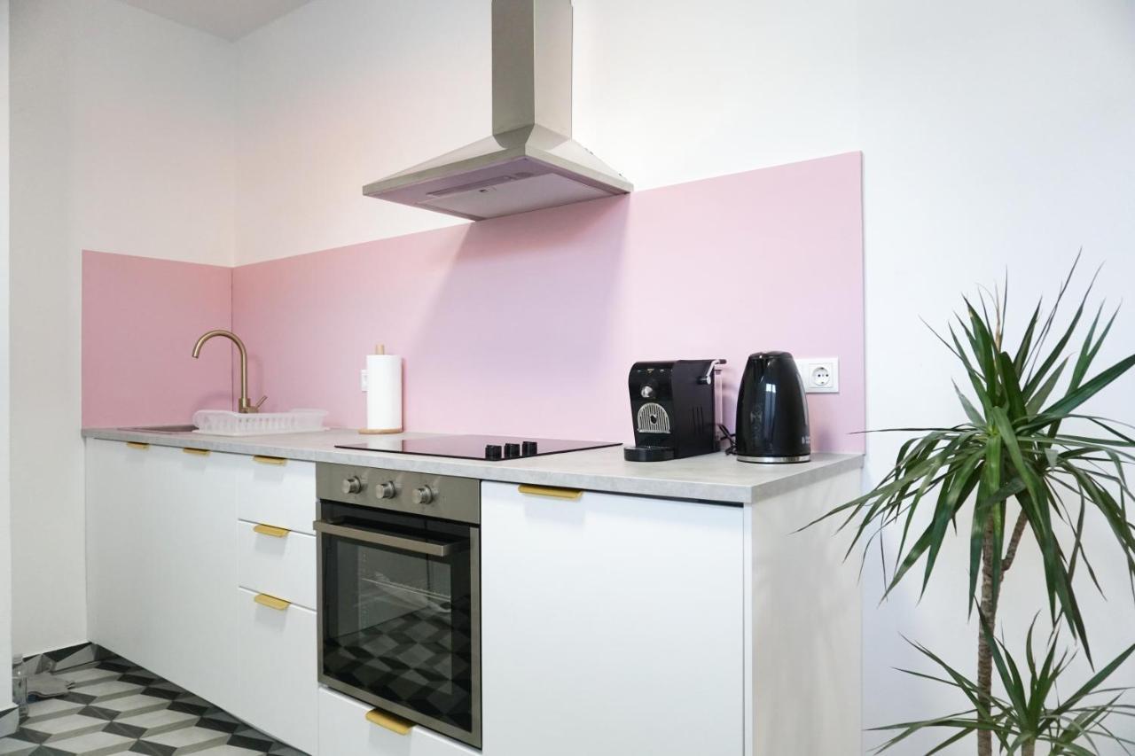 Vibrant Design Apartments - Full Kitchen - Wi-Fi - 18 Mins To City Centre فيينا المظهر الخارجي الصورة